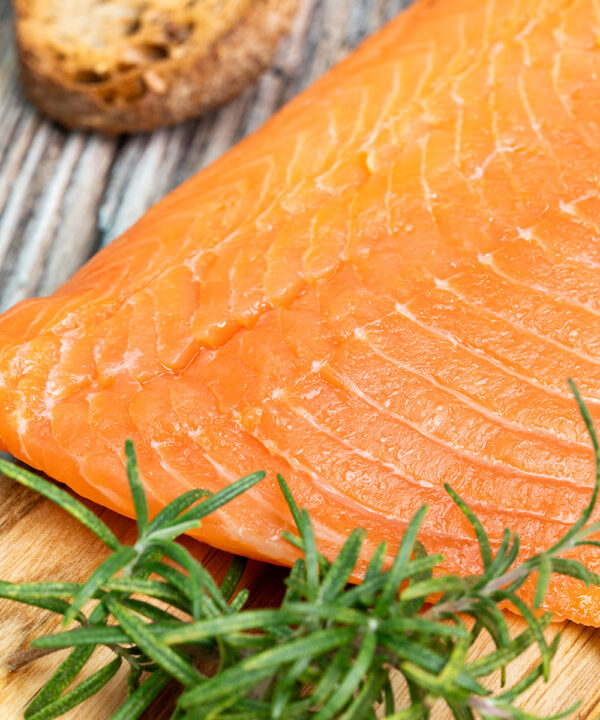 Filet entier de saumon fumé sur peau – Image 3