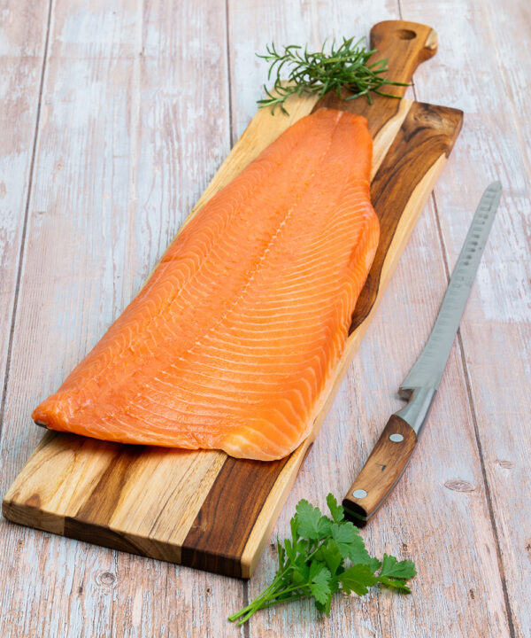 Filet entier de saumon fumé sur peau – Image 2